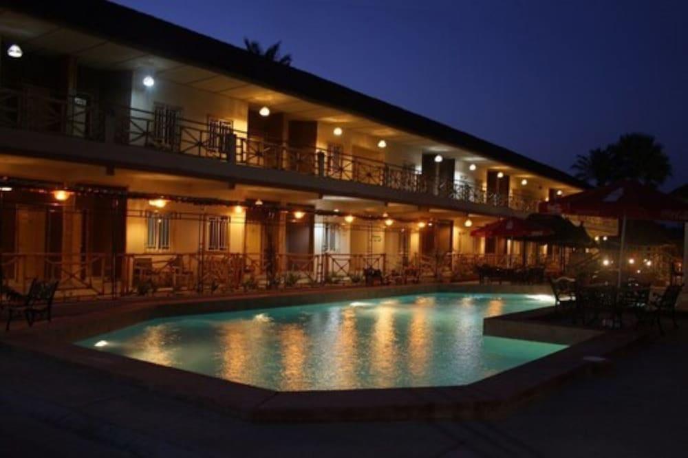 Bamboo Garden Hotel セレクンダ エクステリア 写真