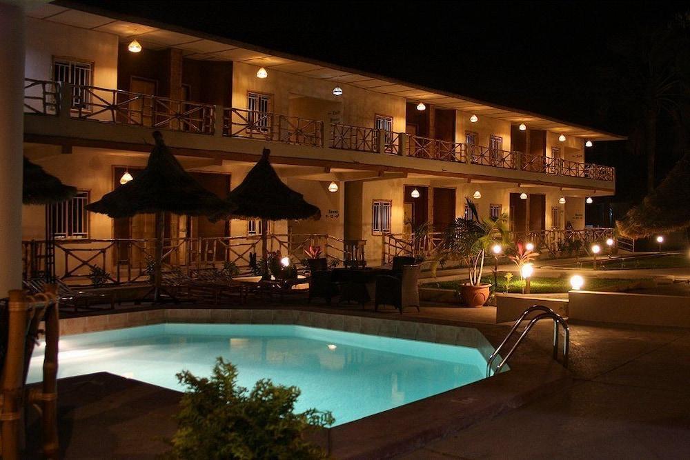 Bamboo Garden Hotel セレクンダ エクステリア 写真